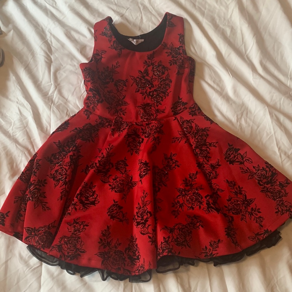 Red and black rose dress. Size 8.